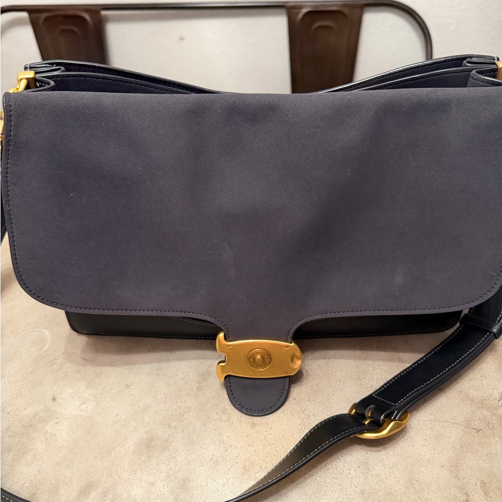 Coach Black Leather Shoulder Bag with Gold Hardware and Chain Accent - Picture 5 of 16